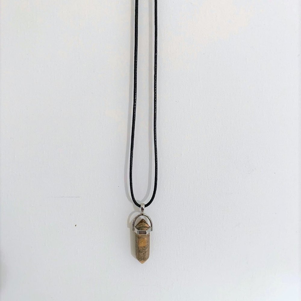 CRYSTAL POINT CHARKA PENDANT HEALING NEGLACE